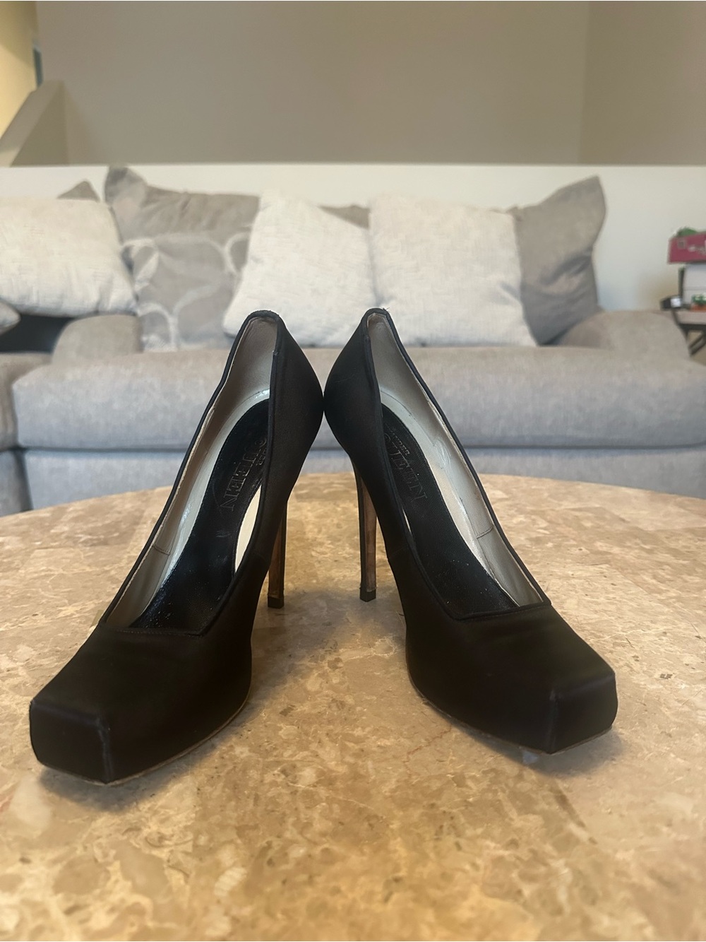 Alexander McQueen Black Satin Square
Toe Platform Pumps size 39